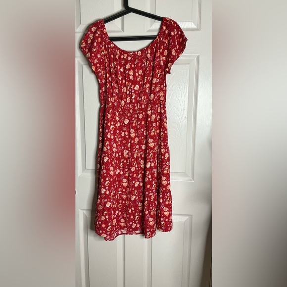 Red Sleeveless Off-Shoulder Sundress for Resort Wear - Picture 4 of 11